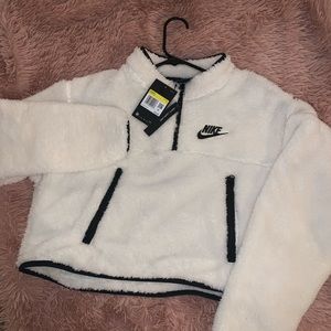Nike Women’s 1/4 zip Fleece Crop Pullover ✔️